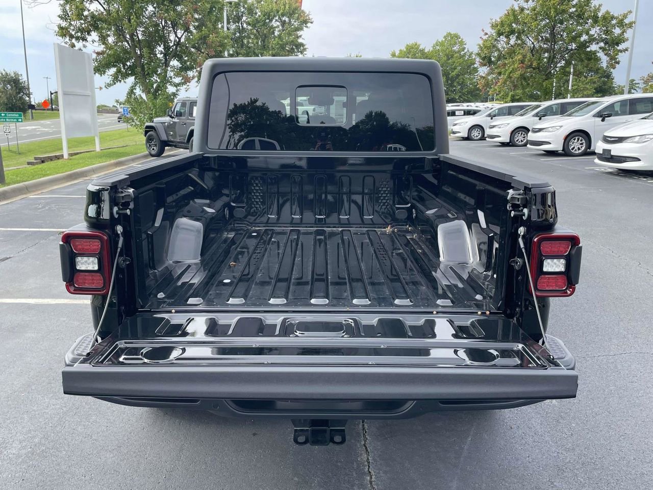 New 2025 Jeep Gladiator Mojave w/ Safety Group image 30