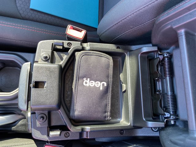 Used 2018 Jeep Wrangler Unlimited Rubicon image 40