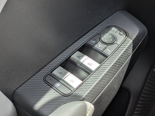 Used 2025 Mitsubishi Outlander SE FWD image 25