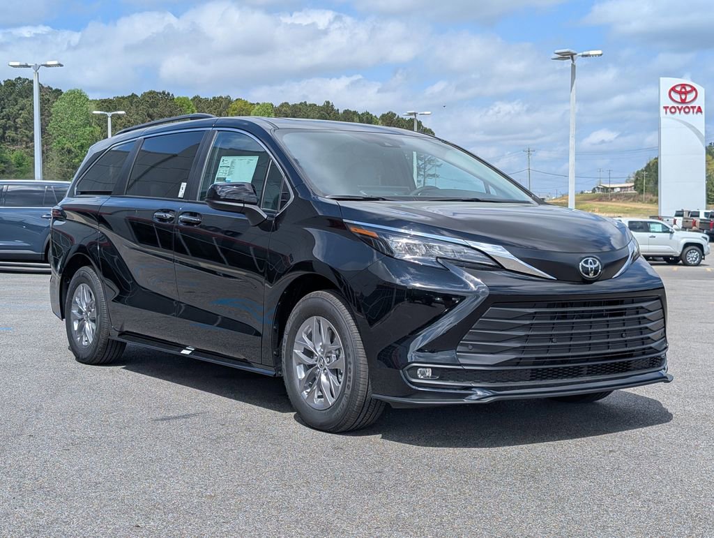 New 2026 Toyota Sienna XLE image 7