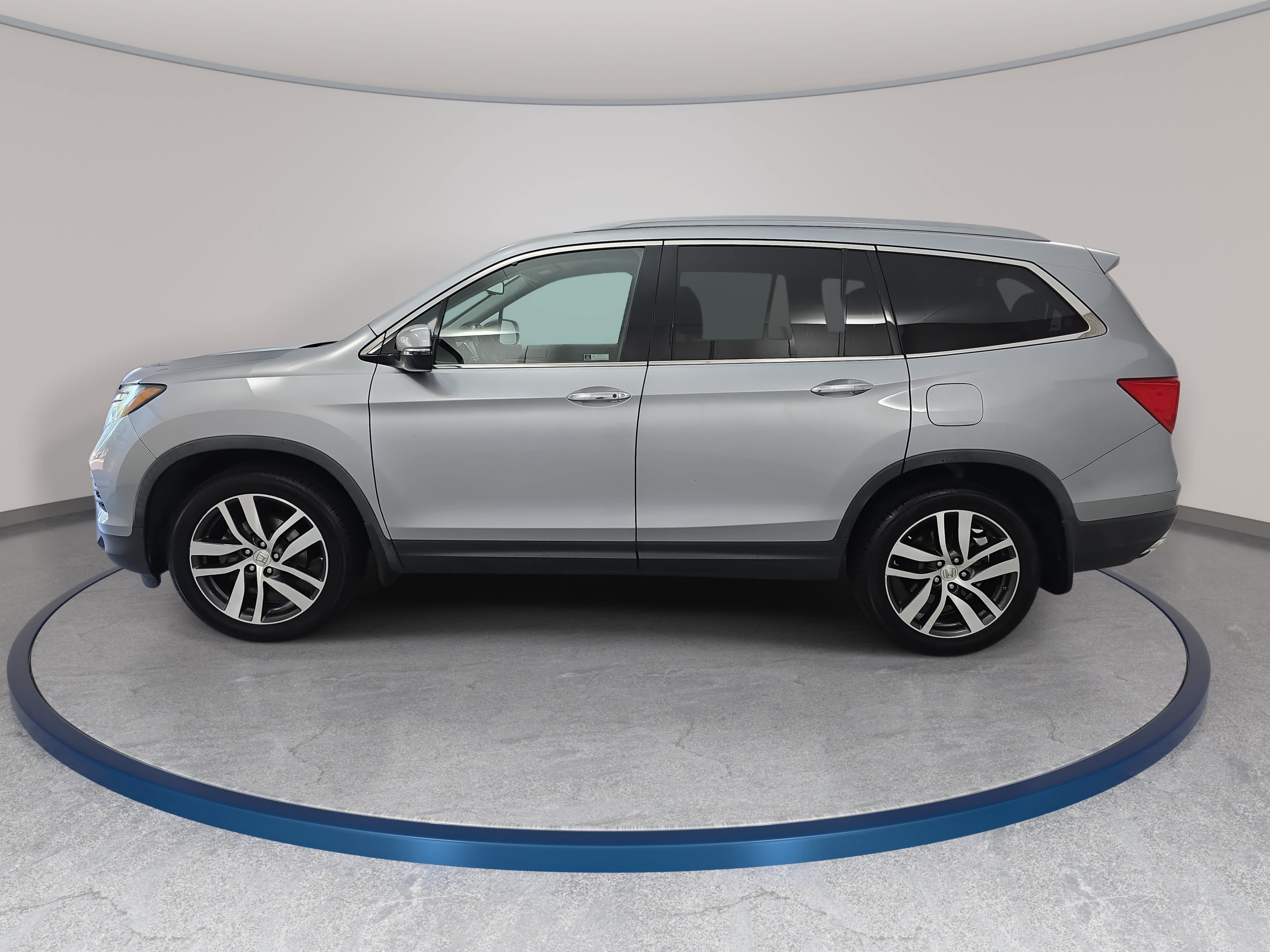 Used 2018 Honda Pilot Touring image 8
