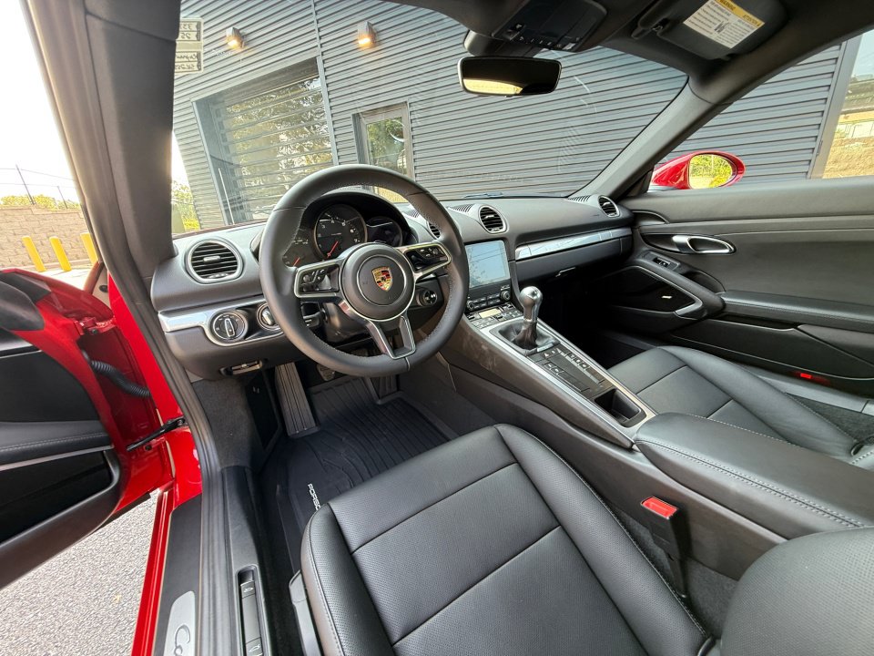 Used 2025 Porsche 718 Cayman RWD image 4