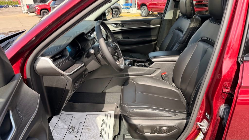 Used 2023 Jeep Grand Cherokee Limited image 7