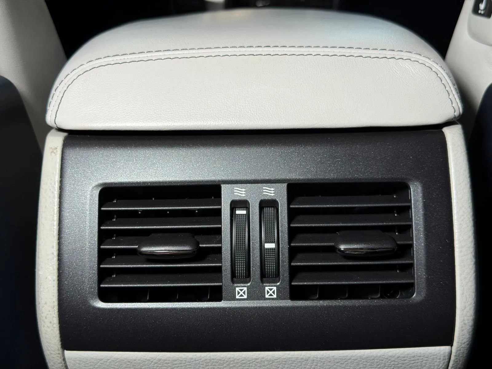 Used 2013 Lexus LS 460 AWD w/ Comfort Pkg image 15