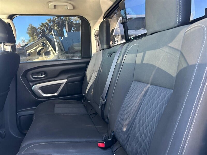 Used 2017 Nissan Titan SV RWD image 31