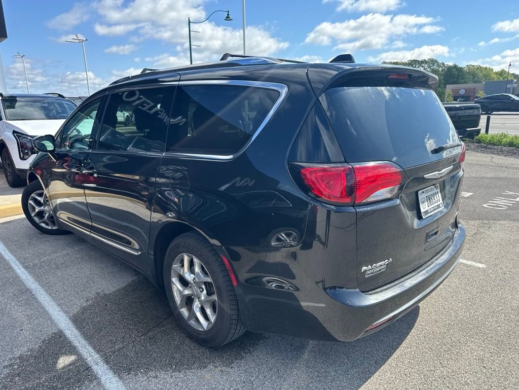 Used 2019 Chrysler Pacifica Limited FWD image 3