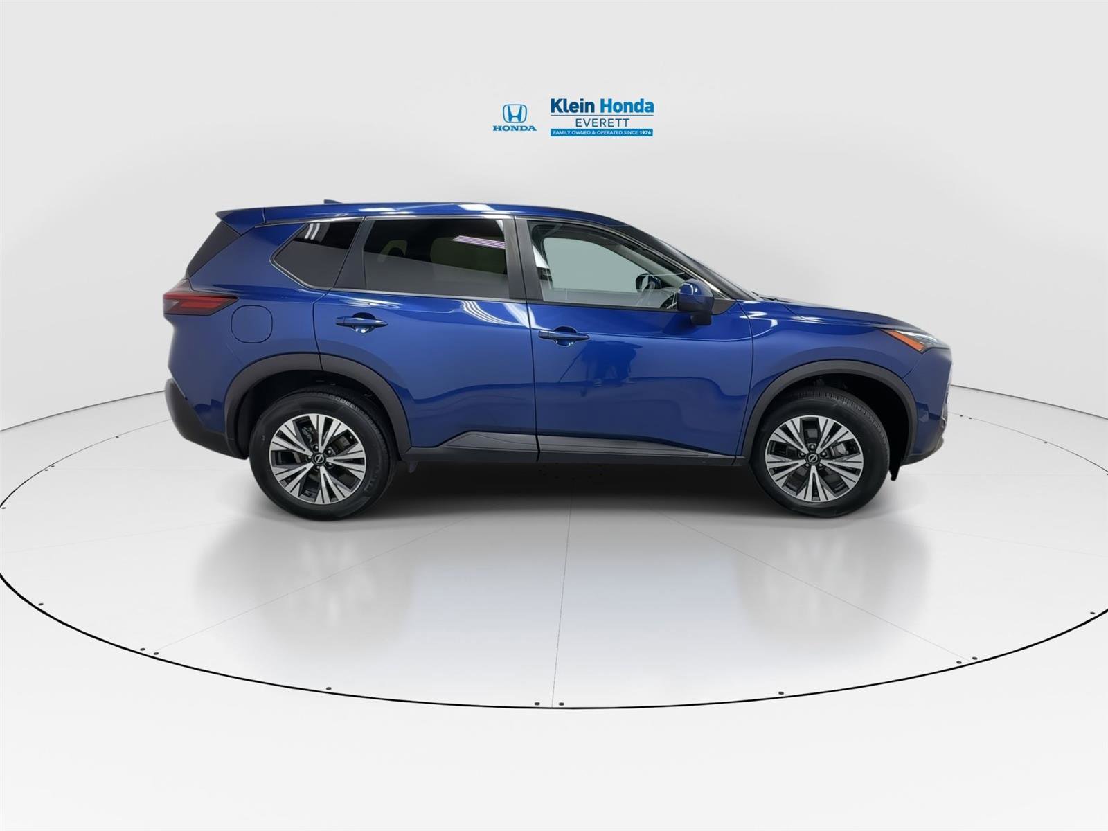 Used 2023 Nissan Rogue SV AWD/4WD image 3