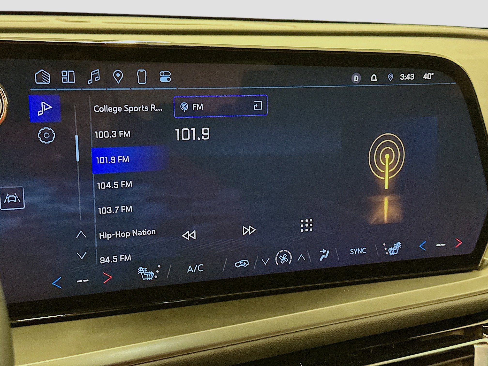 Used 2025 Chevrolet Traverse LT image 21