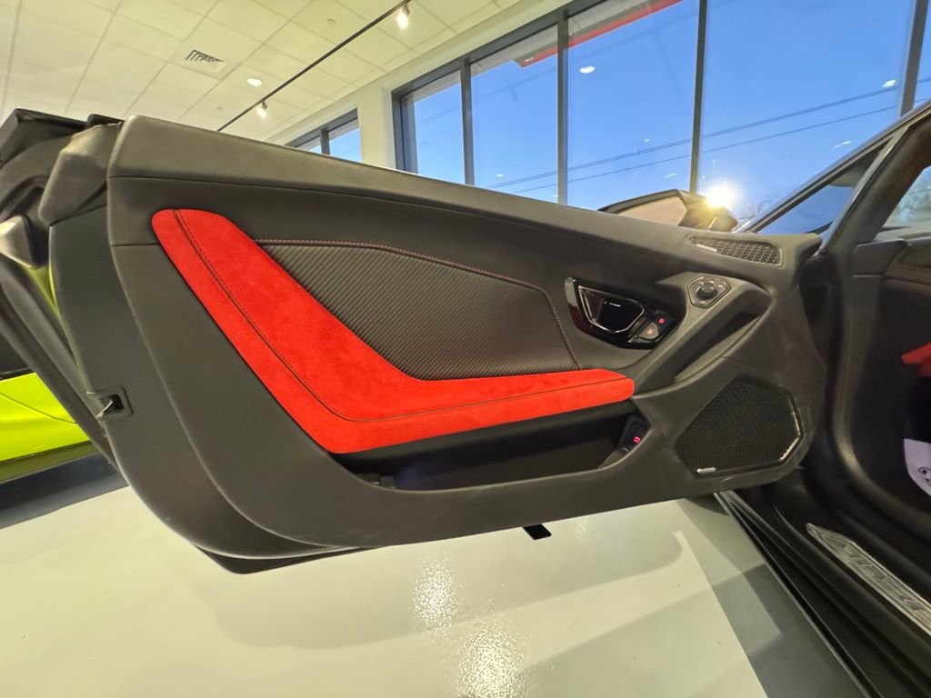 Used 2020 Lamborghini Huracan EVO image 22