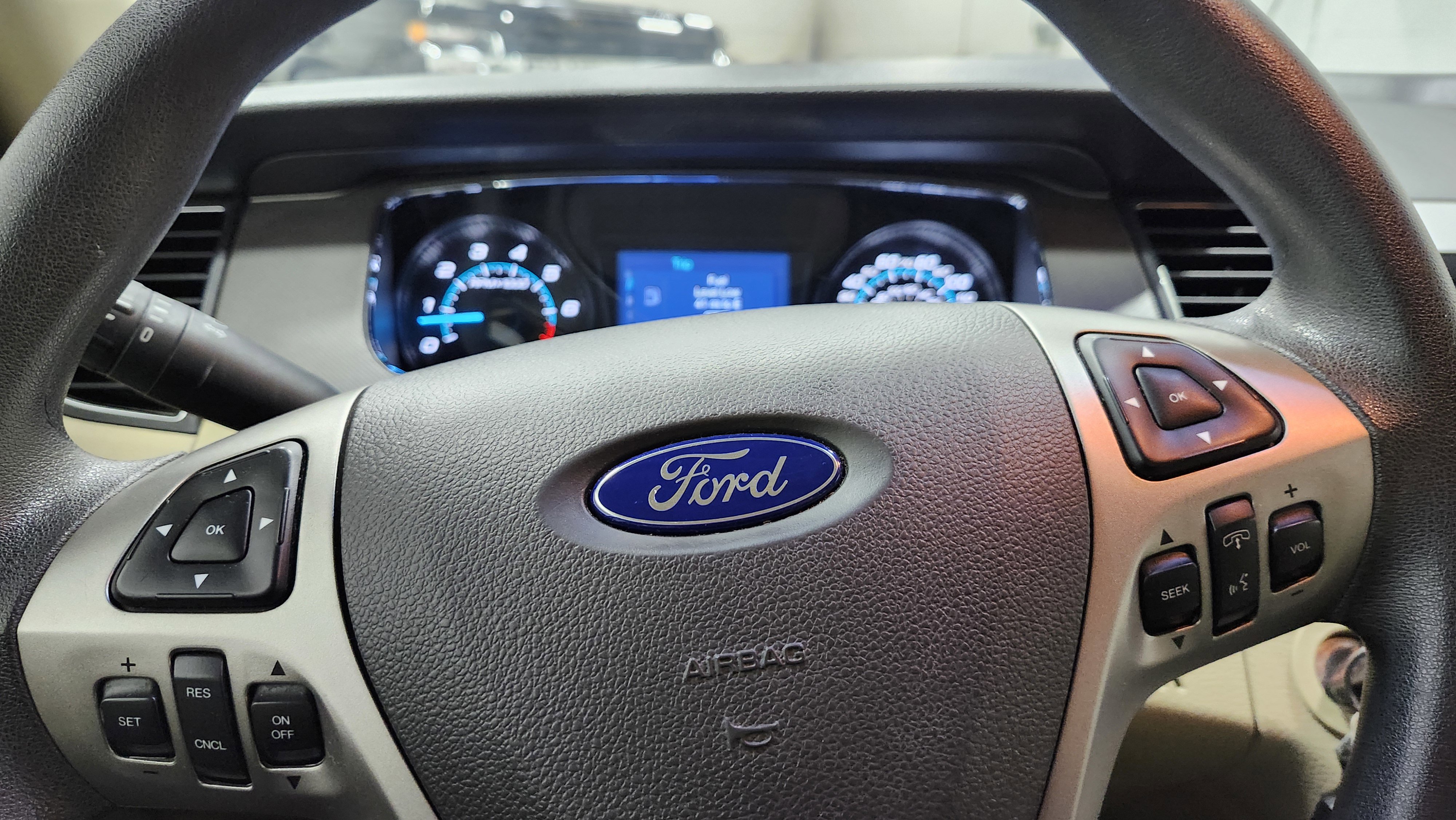 Used 2016 Ford Taurus SE image 22