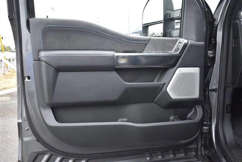 Used 2025 Ford F450 Platinum w/ FX4 Off-Road Package image 13