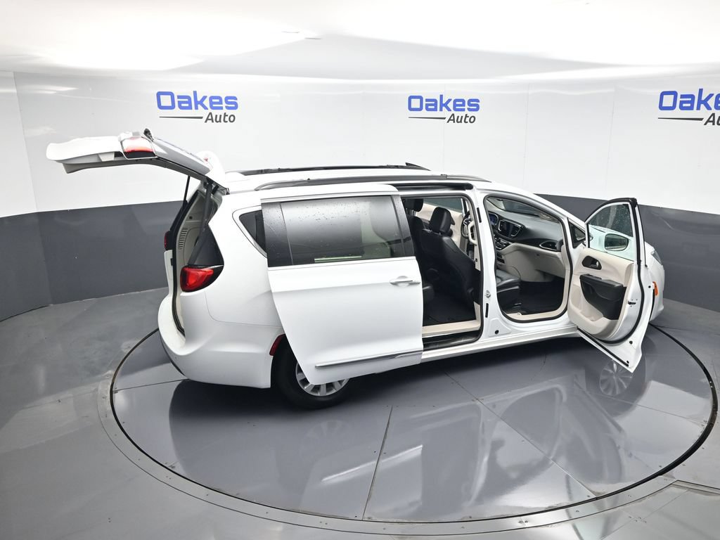Used 2017 Chrysler Pacifica Touring-L FWD image 55
