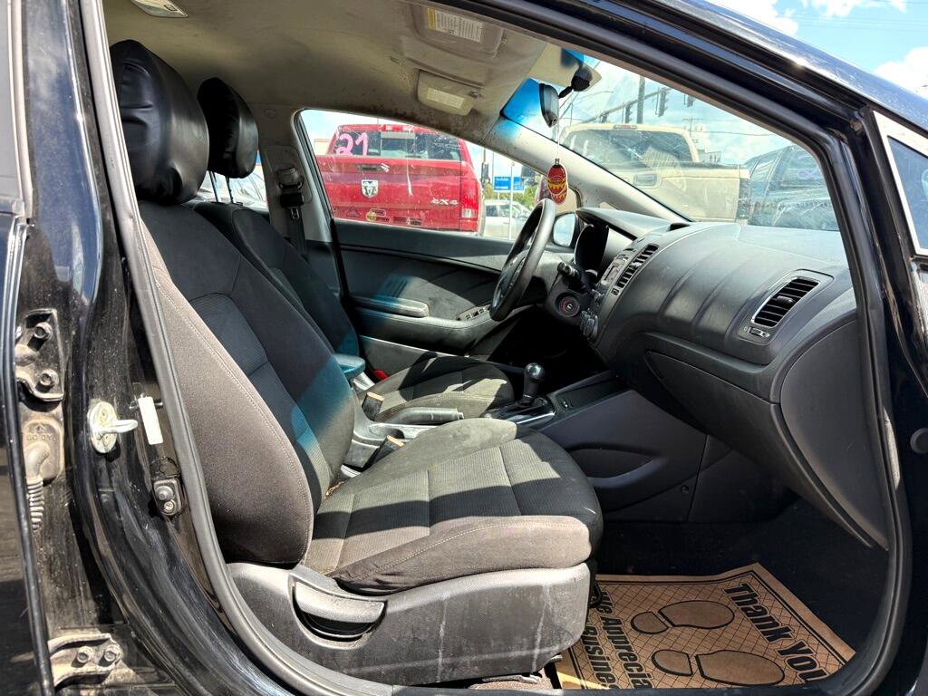 Used 2017 Kia Forte LX image 9