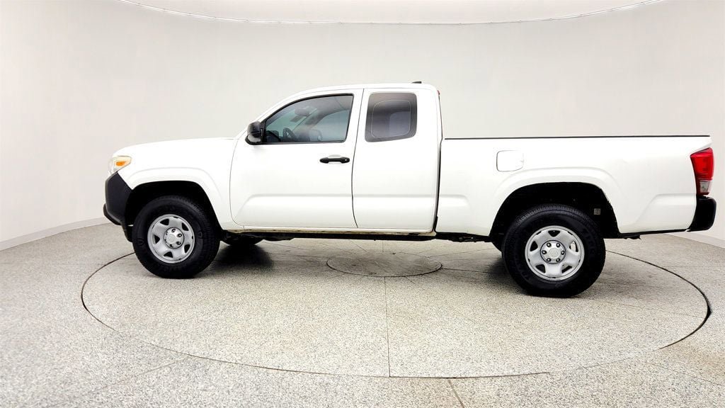 Used 2017 Toyota Tacoma SR image 8
