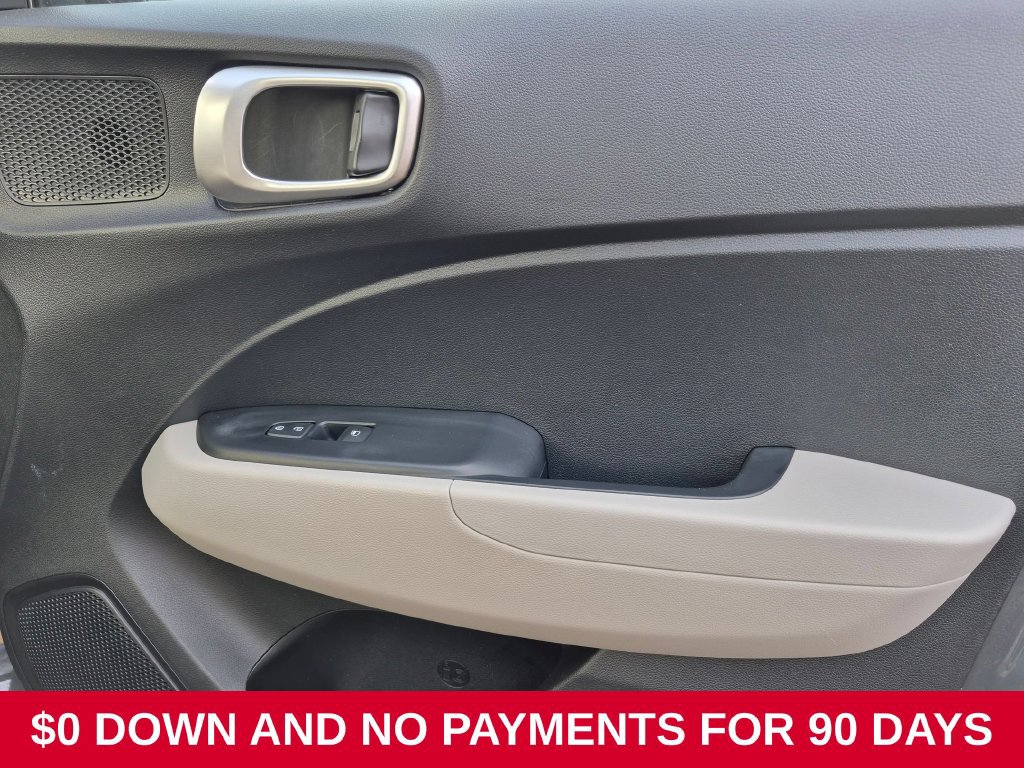 Used 2025 Hyundai Venue SEL FWD image 32