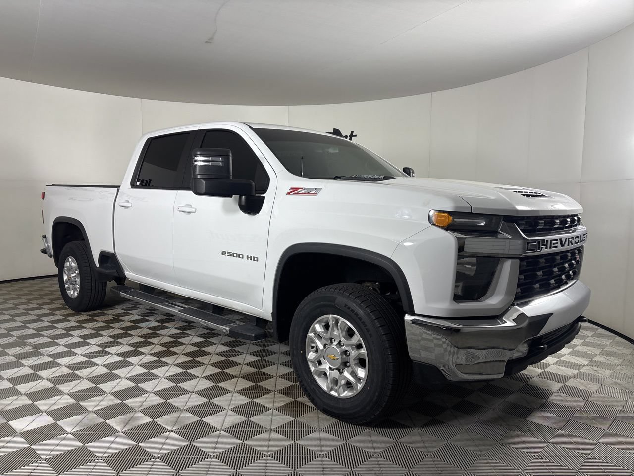 Used 2023 Chevrolet Silverado 2500 LT w/ Convenience Package AWD/4WD image 3