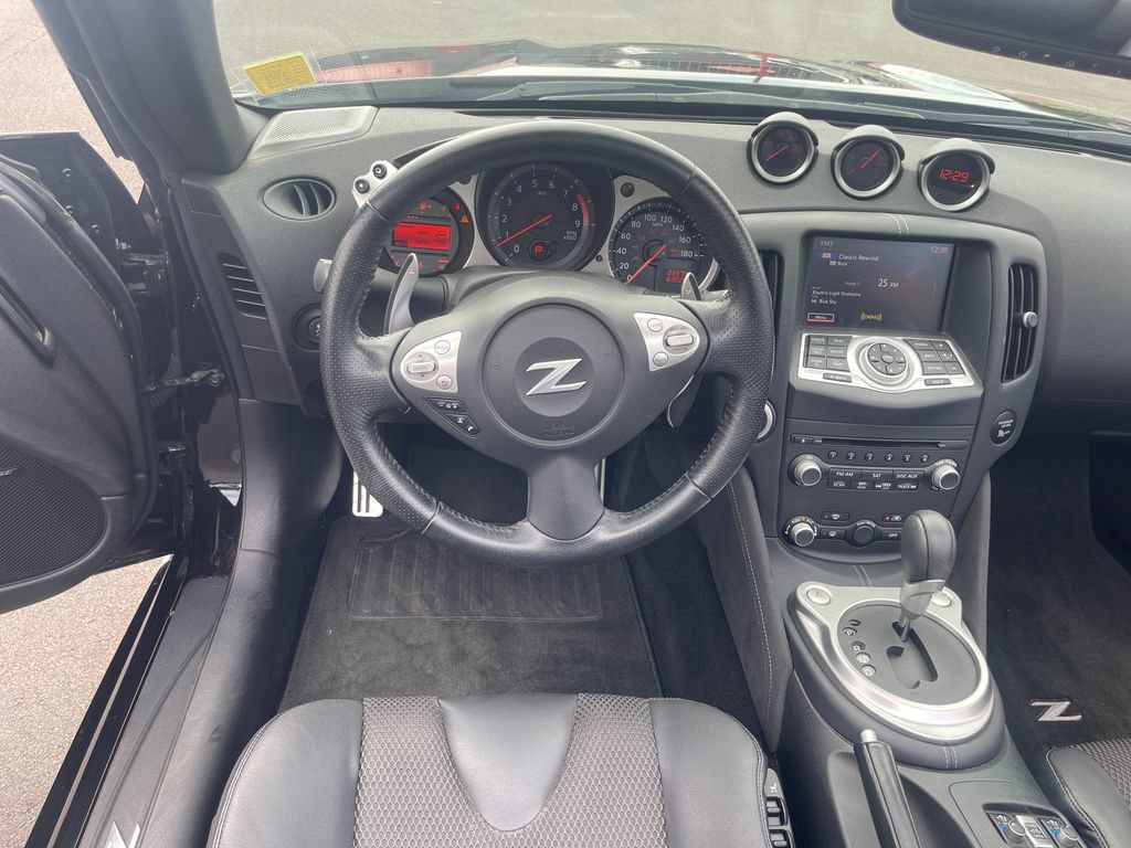 Used 2017 Nissan 370Z Touring RWD image 20