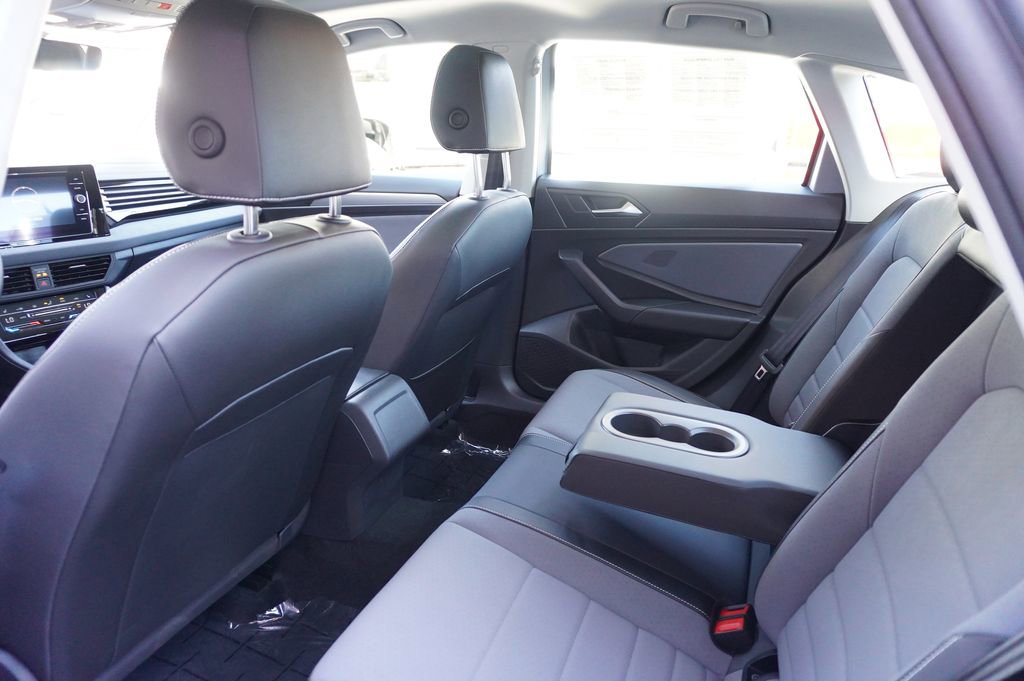 Used 2025 Volkswagen Jetta SE image 8
