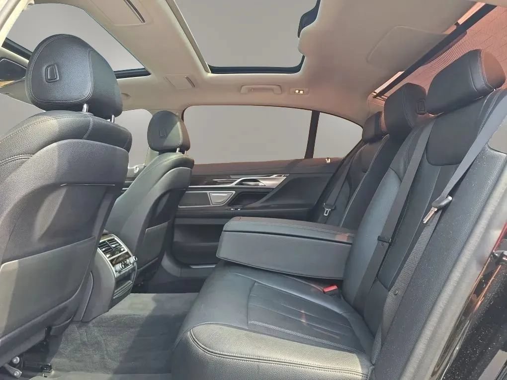 Used 2019 BMW 740i w/ Cold Weather Package RWD image 42