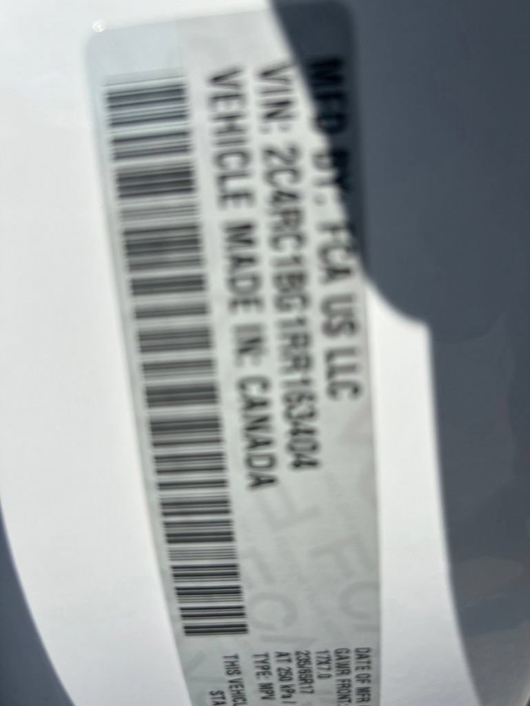 Certified 2024 Chrysler Pacifica Touring-L FWD image 41