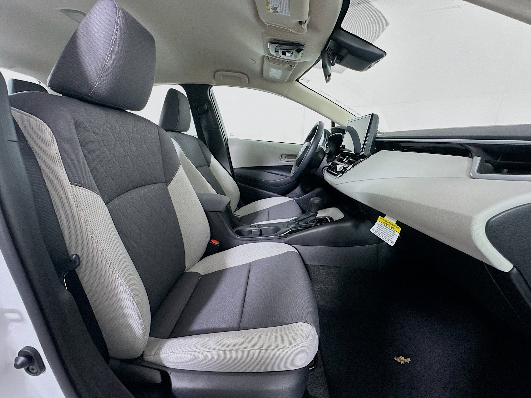 Used 2026 Toyota Corolla LE FWD image 29