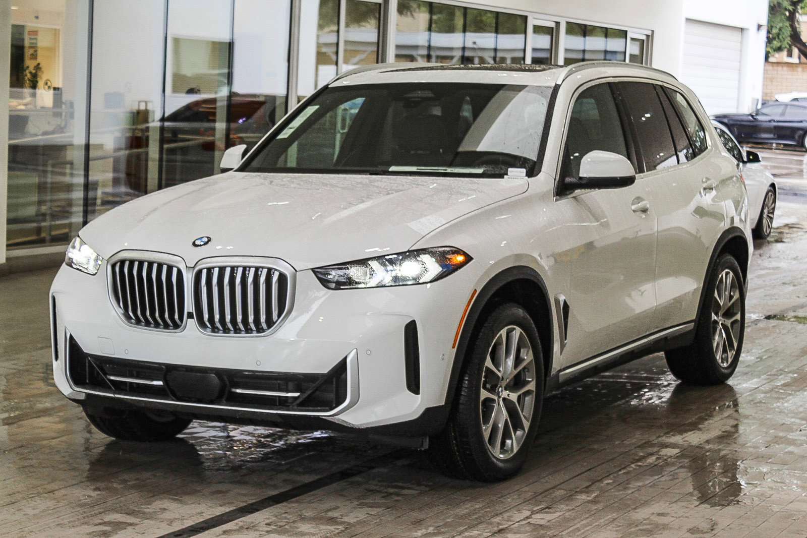 New 2026 BMW X5 xDrive40i w/ Climate Comfort Package image 3