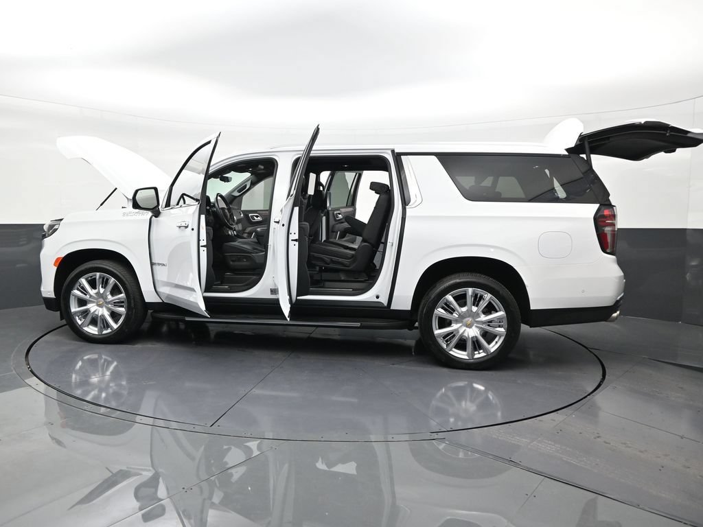 Used 2024 Chevrolet Suburban High Country w/ Advanced Technology Package RWD image 30