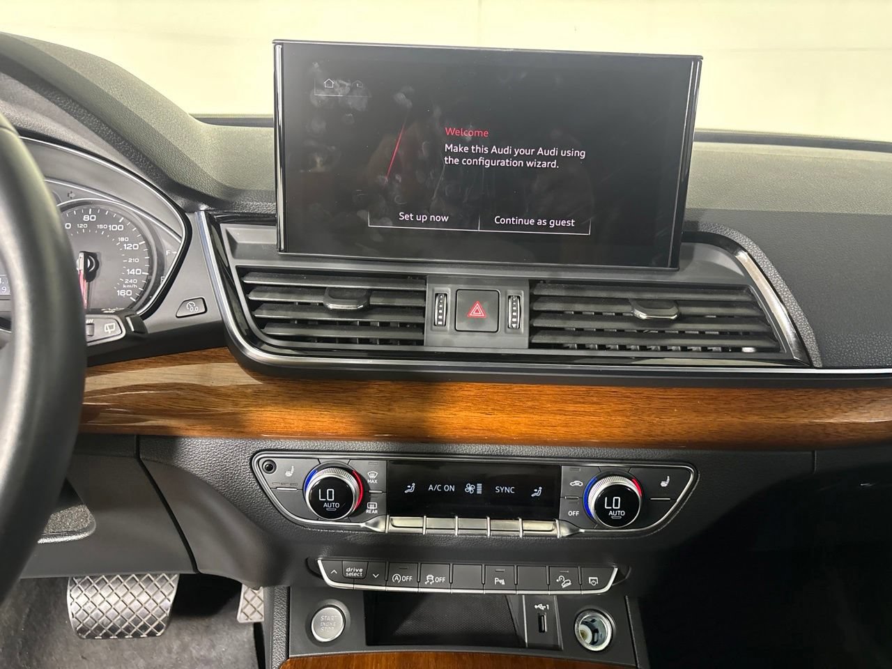 Used 2023 Audi Q5 2.0T Premium w/ Convenience Package AWD/4WD image 17