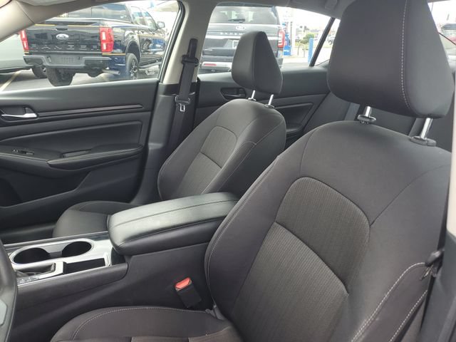 Used 2024 Nissan Altima 2.5 SV FWD image 7