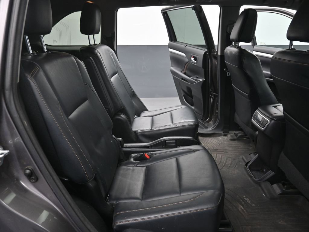 Used 2017 Toyota Highlander XLE image 20