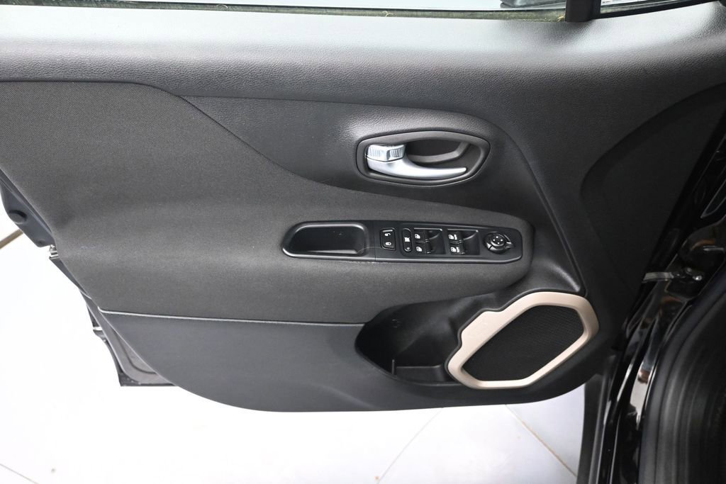 Used 2015 Jeep Renegade Sport w/ Power & Air Group FWD image 19