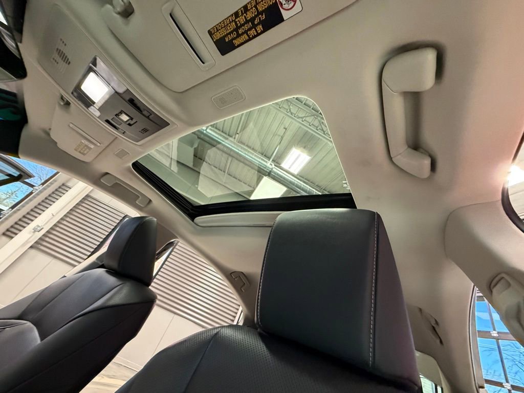 Used 2019 Lexus ES 300h w/ Premium Package image 8