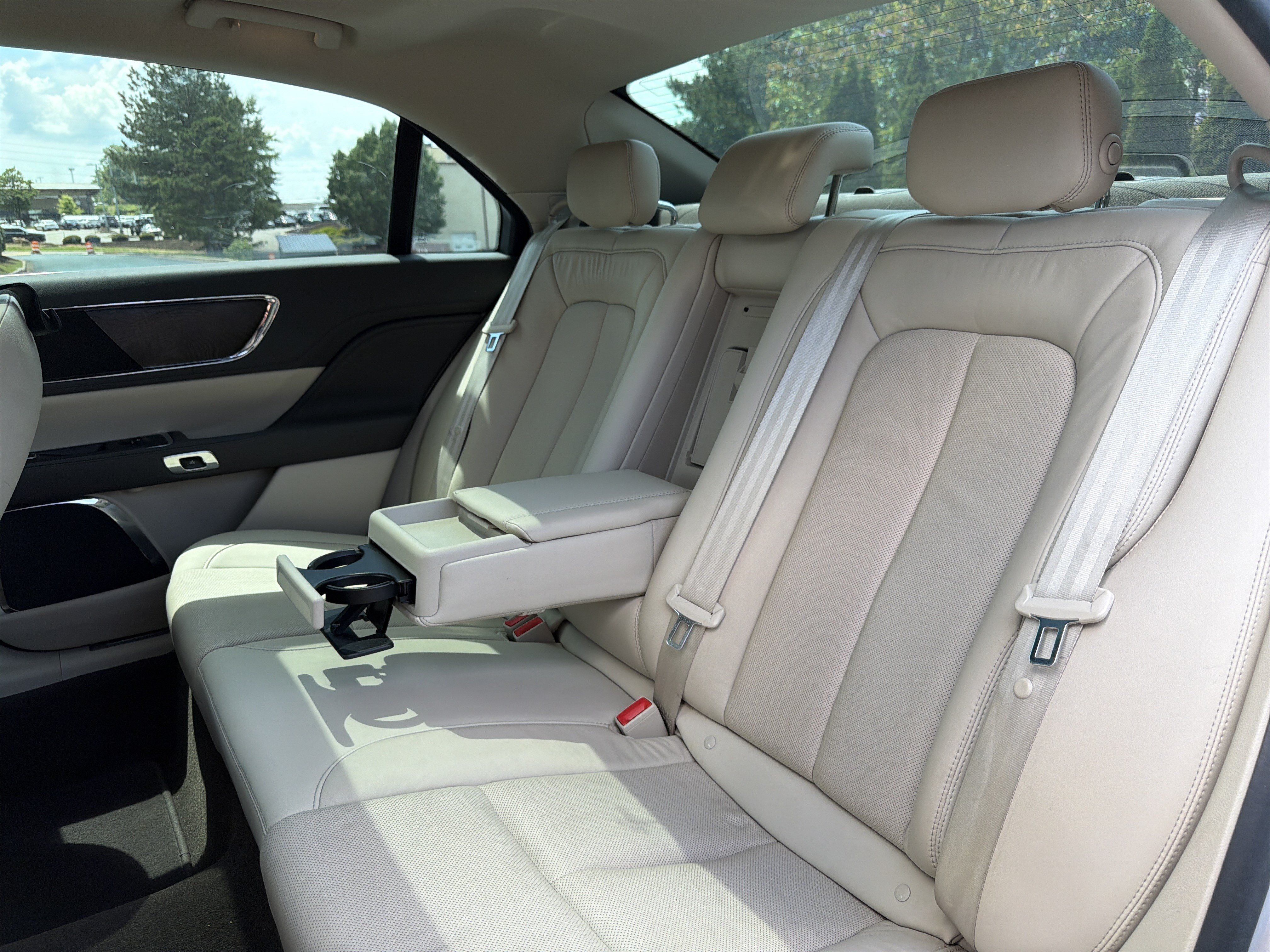 Used 2019 Lincoln Continental Select FWD image 10