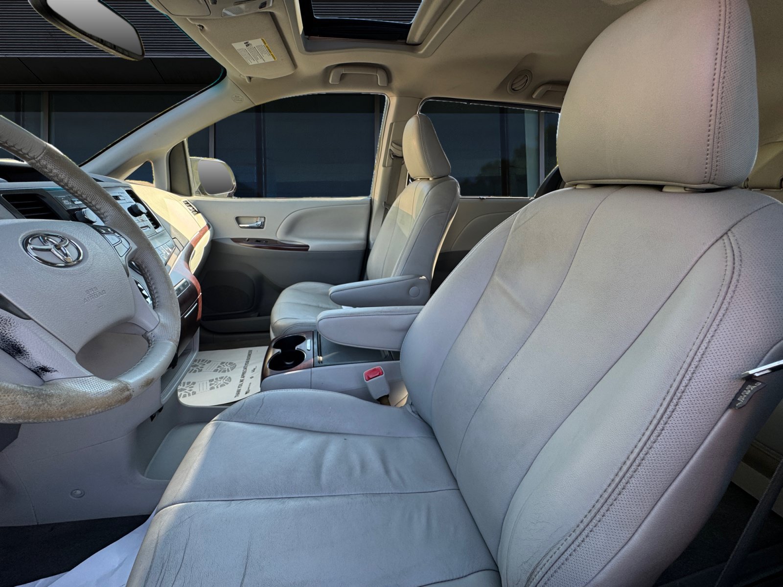 Used 2012 Toyota Sienna XLE FWD image 2