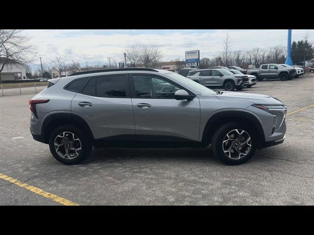 Certified 2025 Chevrolet Trax LT w/ Driver Confidence Package image 10