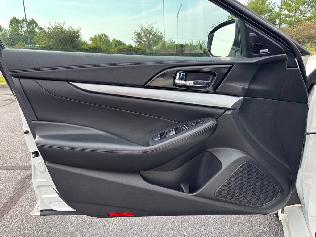 Used 2017 Nissan Maxima SR FWD image 12