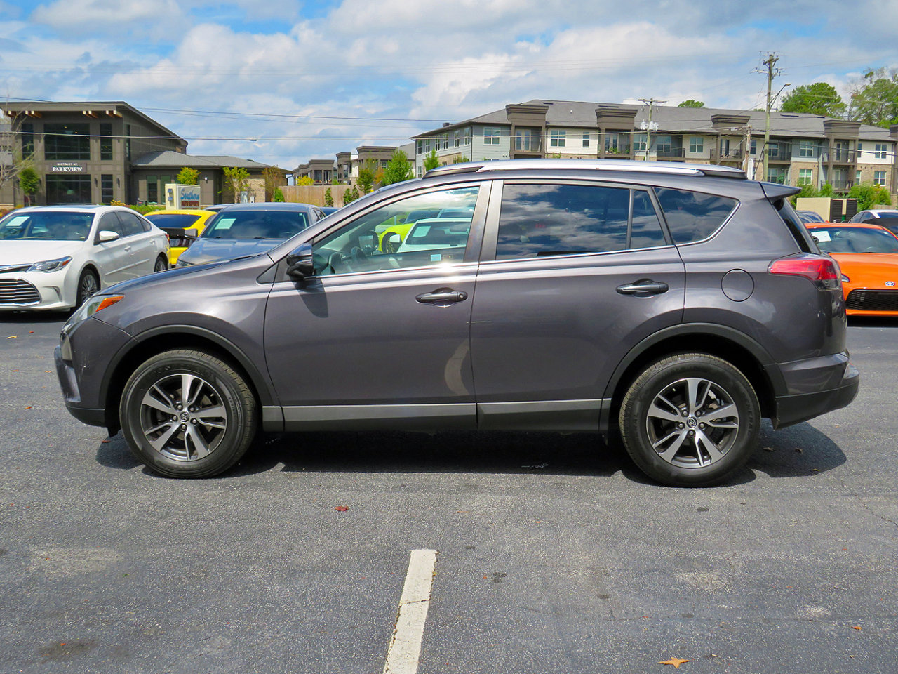 Used 2018 Toyota RAV4 XLE image 10