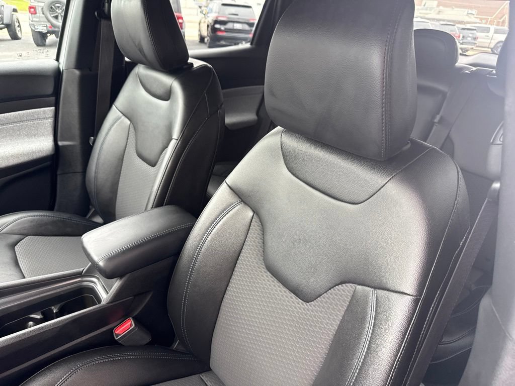Used 2023 Jeep Compass Latitude w/ Convenience Group AWD/4WD image 17