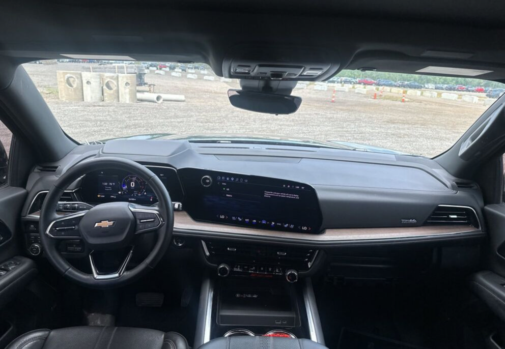 Used 2025 Chevrolet Suburban High Country AWD/4WD image 10