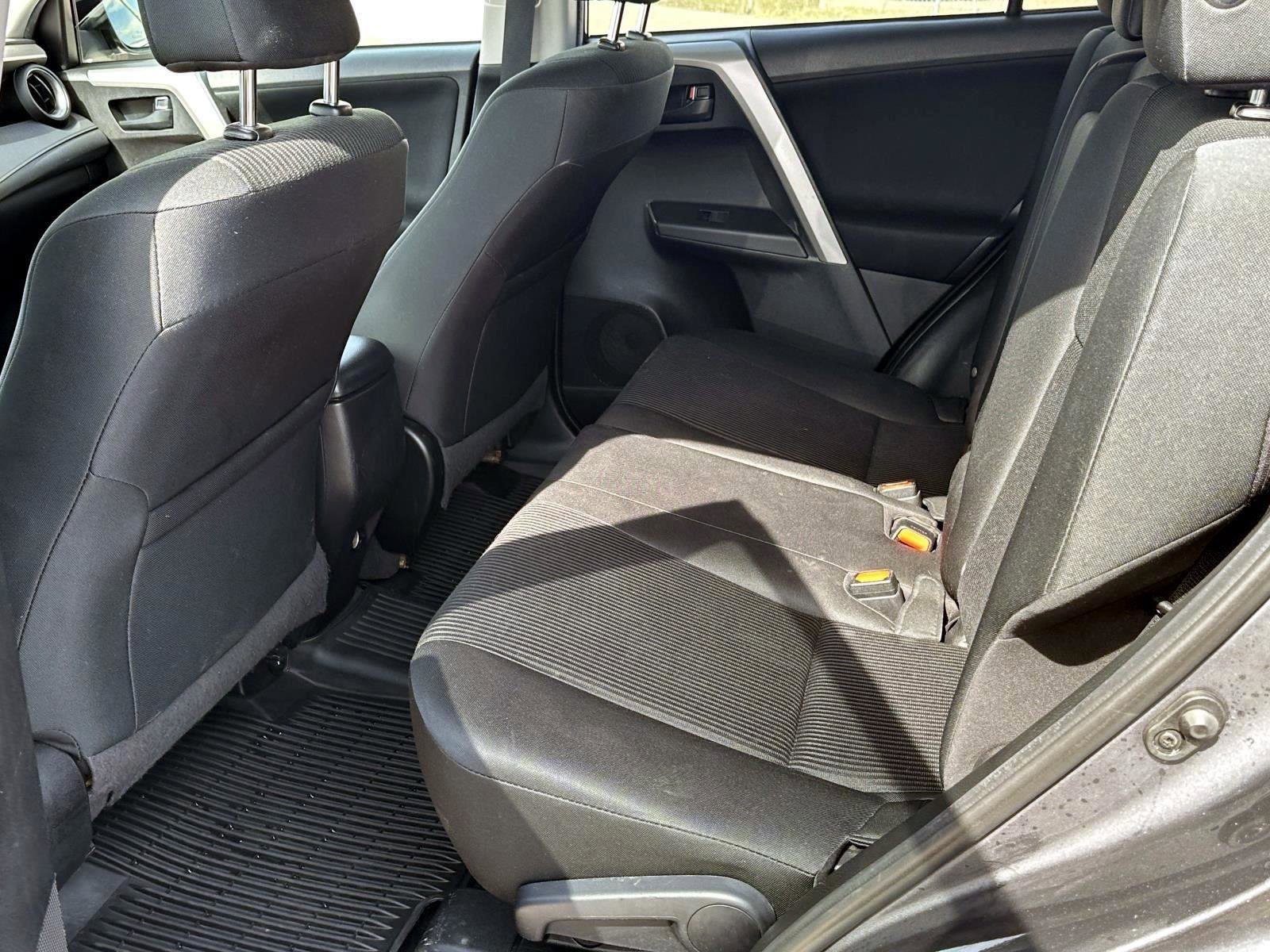 Used 2018 Toyota RAV4 LE image 11