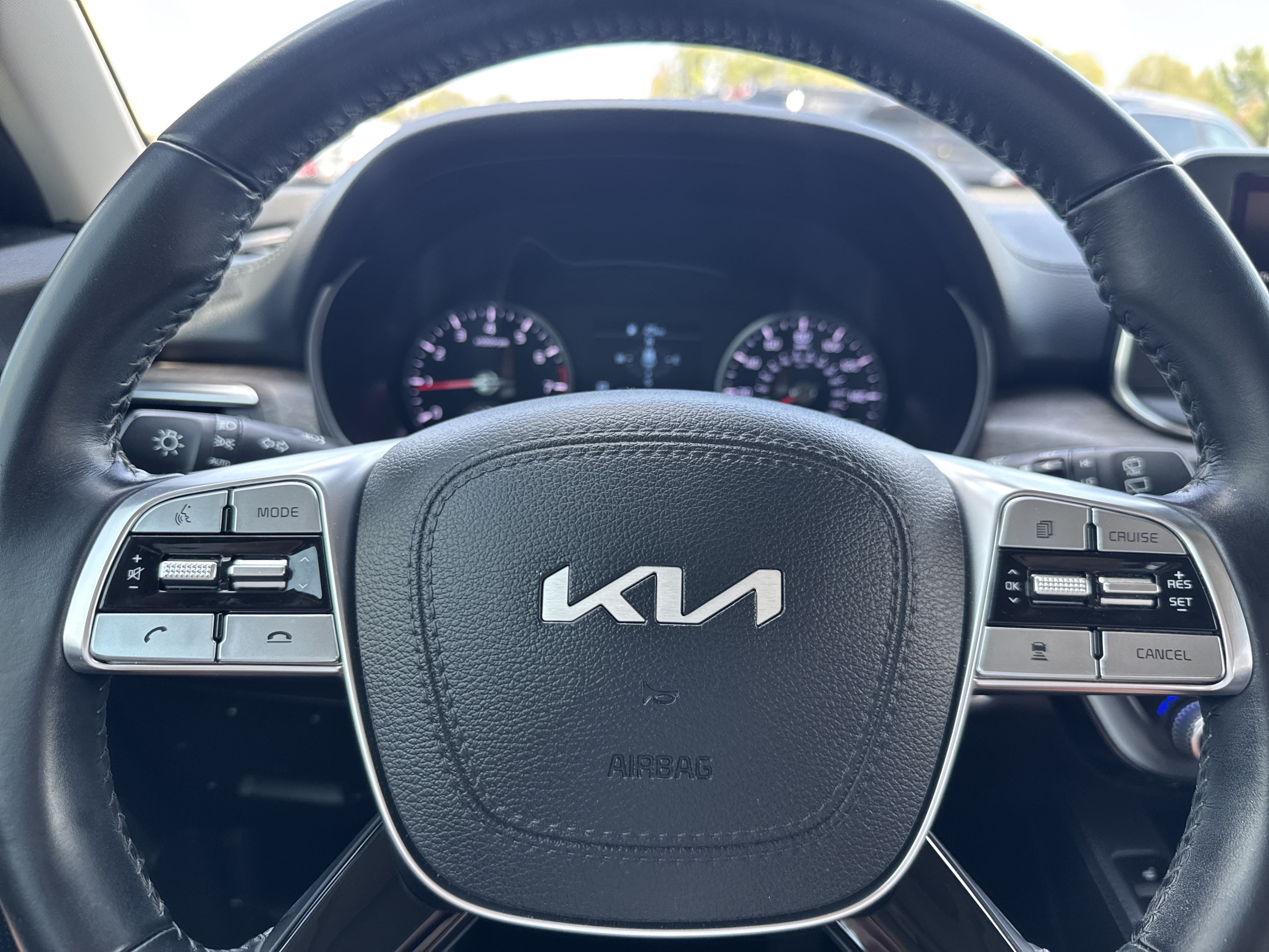 Used 2022 Kia Telluride EX w/ EX Premium Package FWD image 10