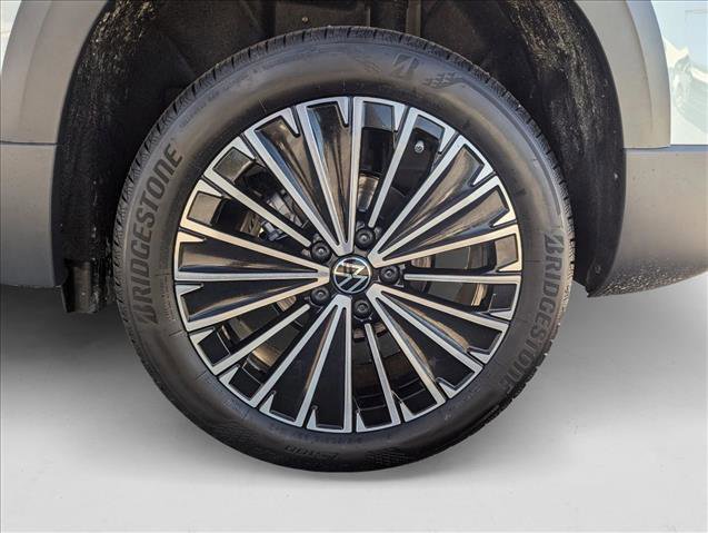 New 2025 Volkswagen Taos SE image 9