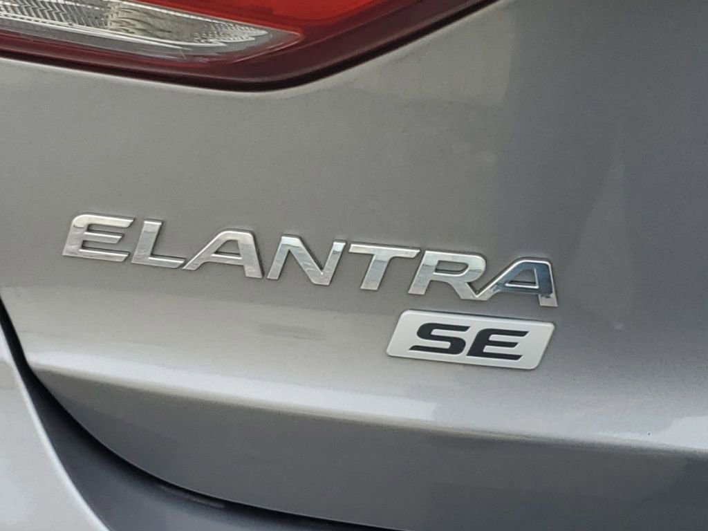 Used 2018 Hyundai Elantra SE image 7