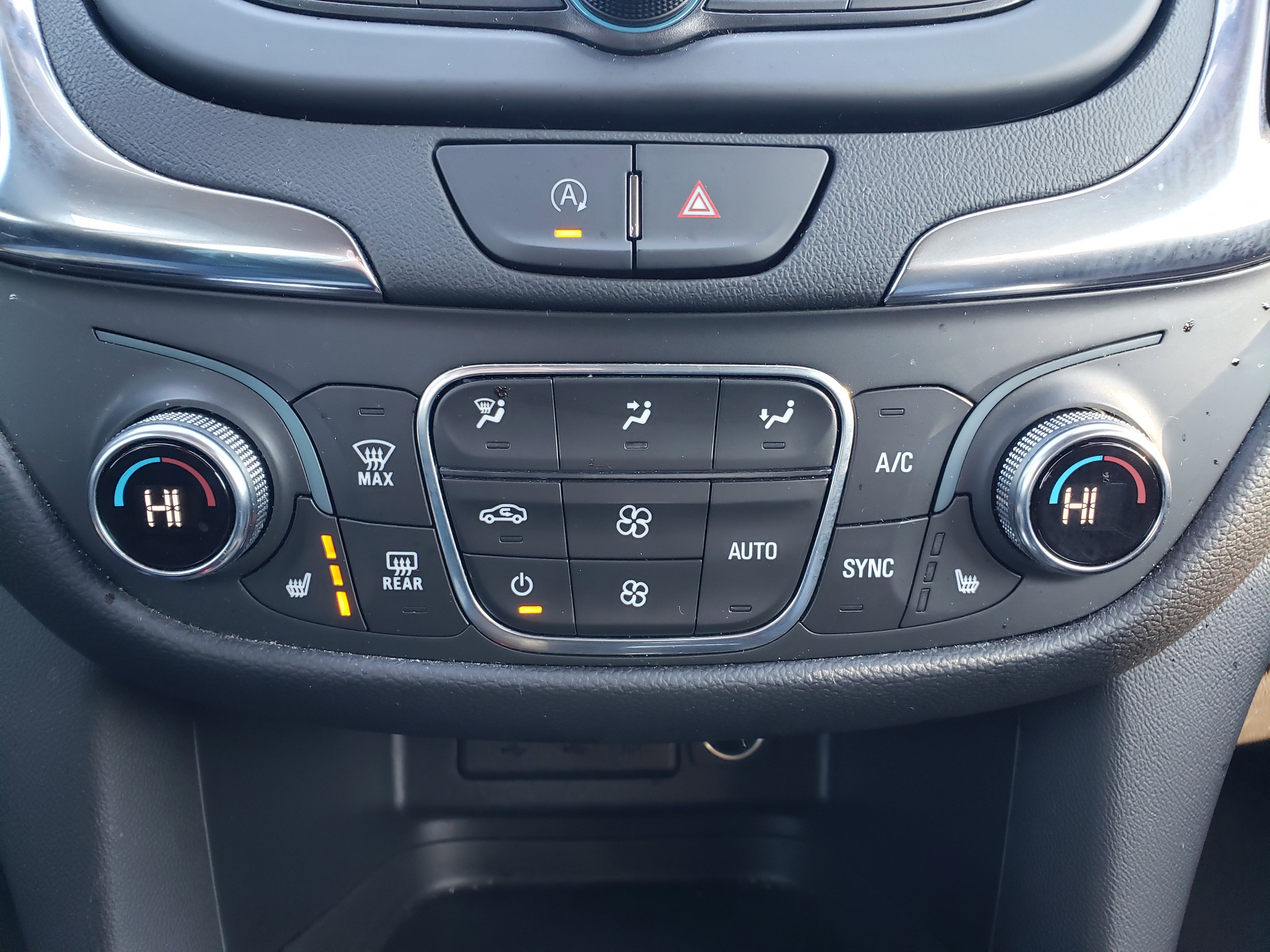 Used 2022 Chevrolet Equinox LT w/ Driver Convenience Package image 24