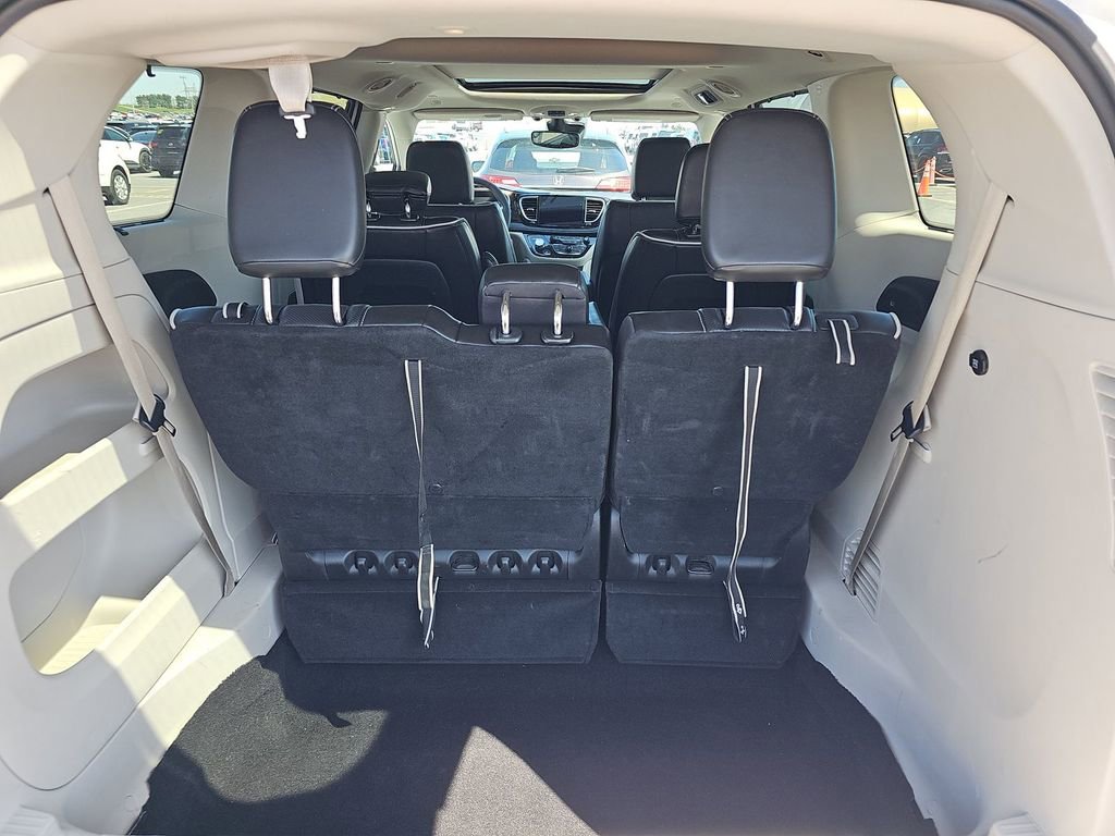 Used 2024 Chrysler Pacifica Limited image 15