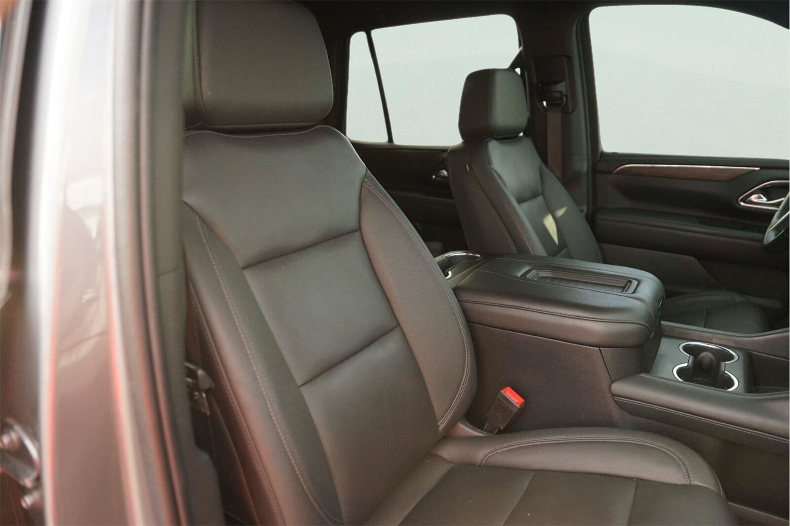 Used 2022 Chevrolet Tahoe Z71 w/ Luxury Package AWD/4WD image 21