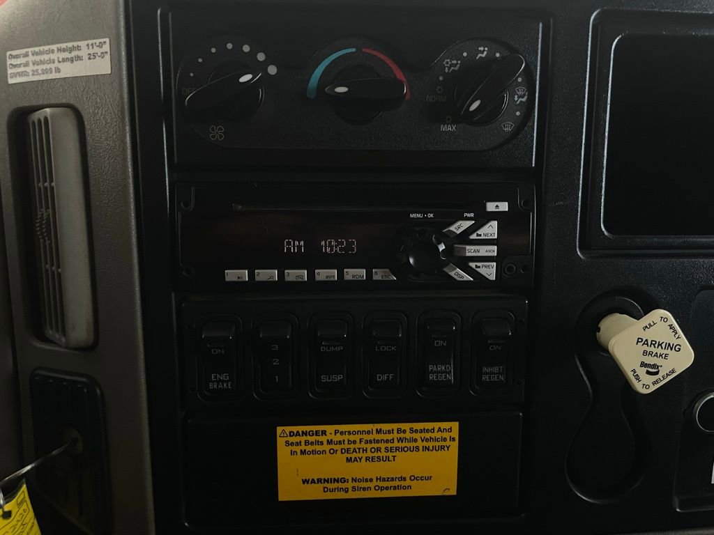 Used 2018 Chevrolet Express 2500 w/ Driver Convenience Package RWD image 38
