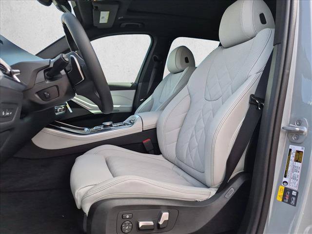 New 2026 BMW X5 xDrive50e w/ M Sport Package AWD/4WD image 4