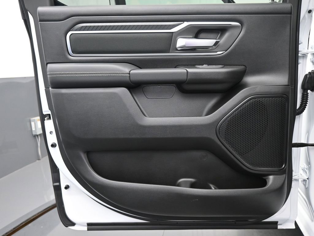 New 2026 RAM 1500 4x4 Crew Cab image 16