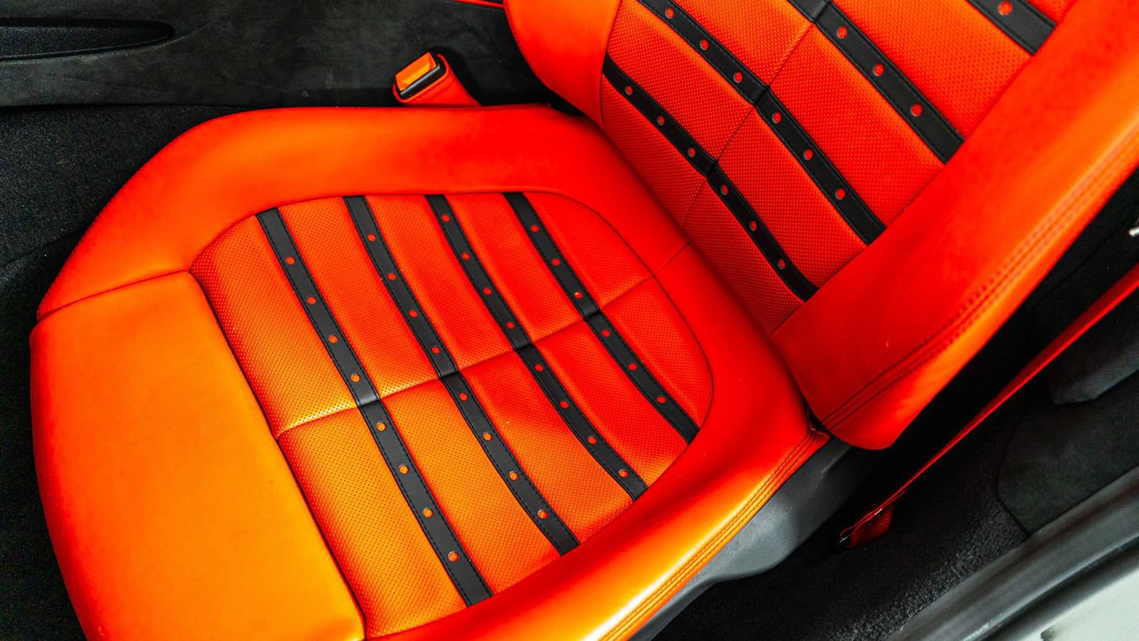 Certified 2025 Ferrari Roma Spider RWD image 18